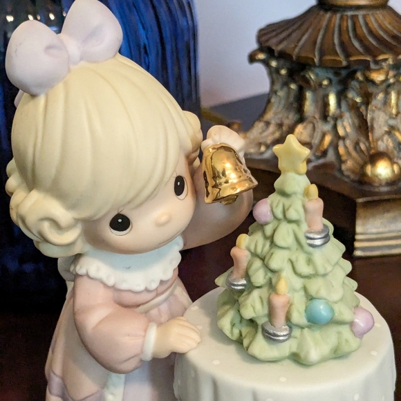 "May Your Days Be Merry And Bright" Precious Moments Figurine. Excellent Conditi - Picture 2 of 9